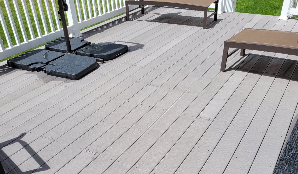 Power Washing Deck And Vinyl Cleaning